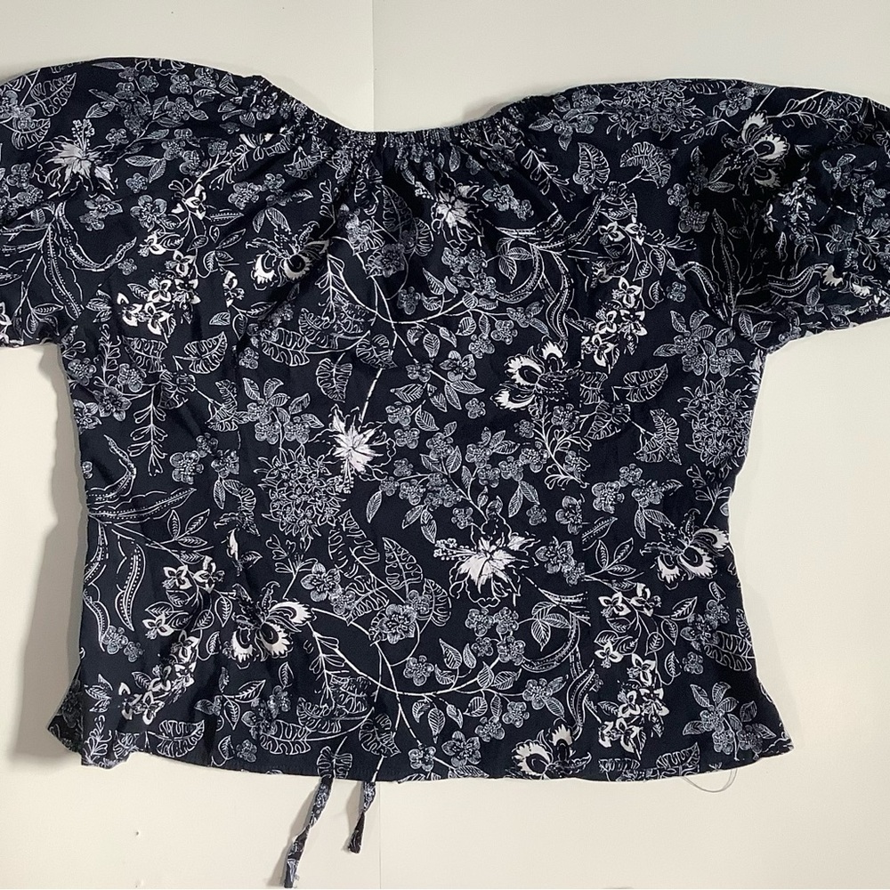 Time and Tru Blue and White Ruched Tie Front Blouse - Picture 3 of 7